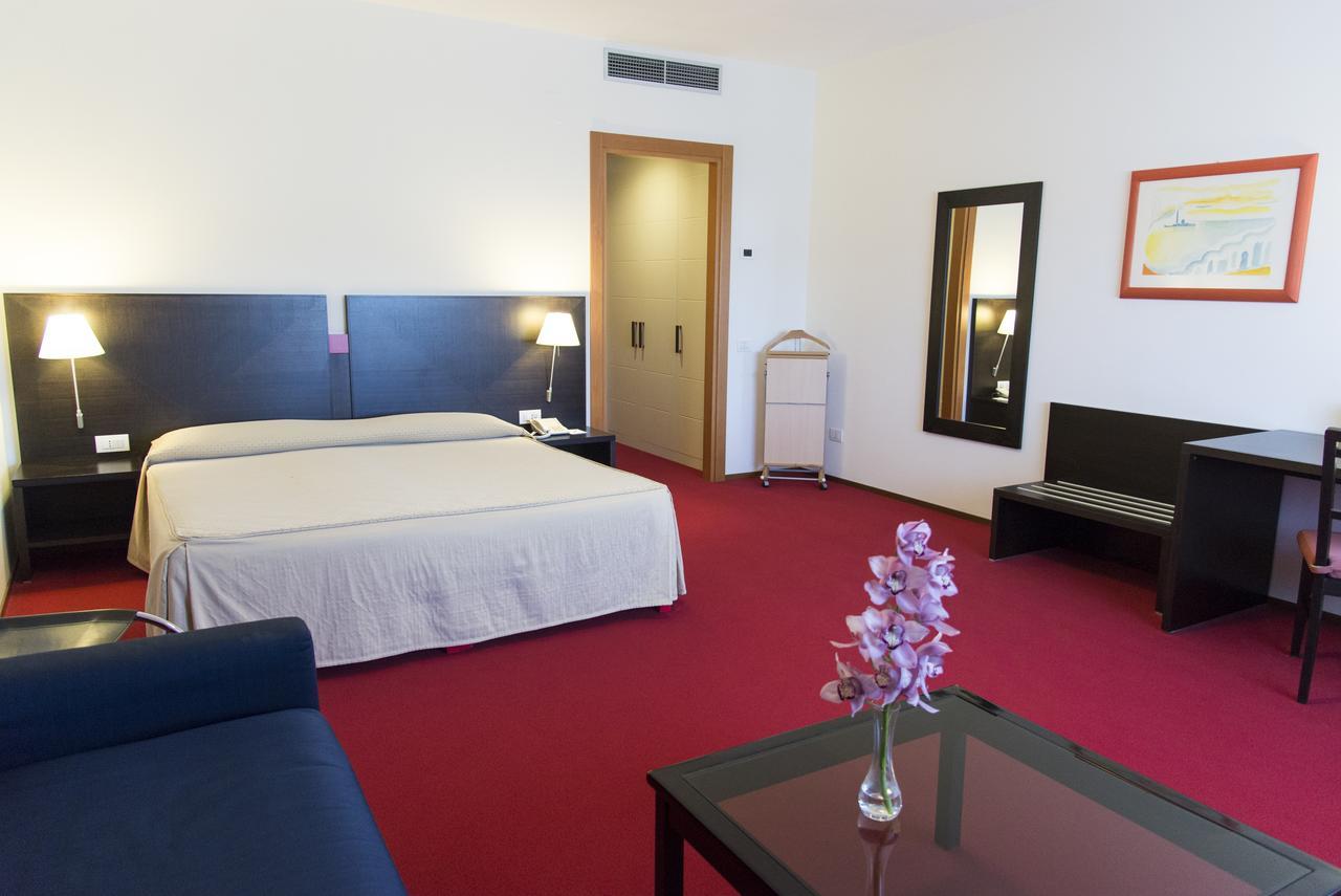 Park Hotel Centro Congressi Potenza Exterior photo